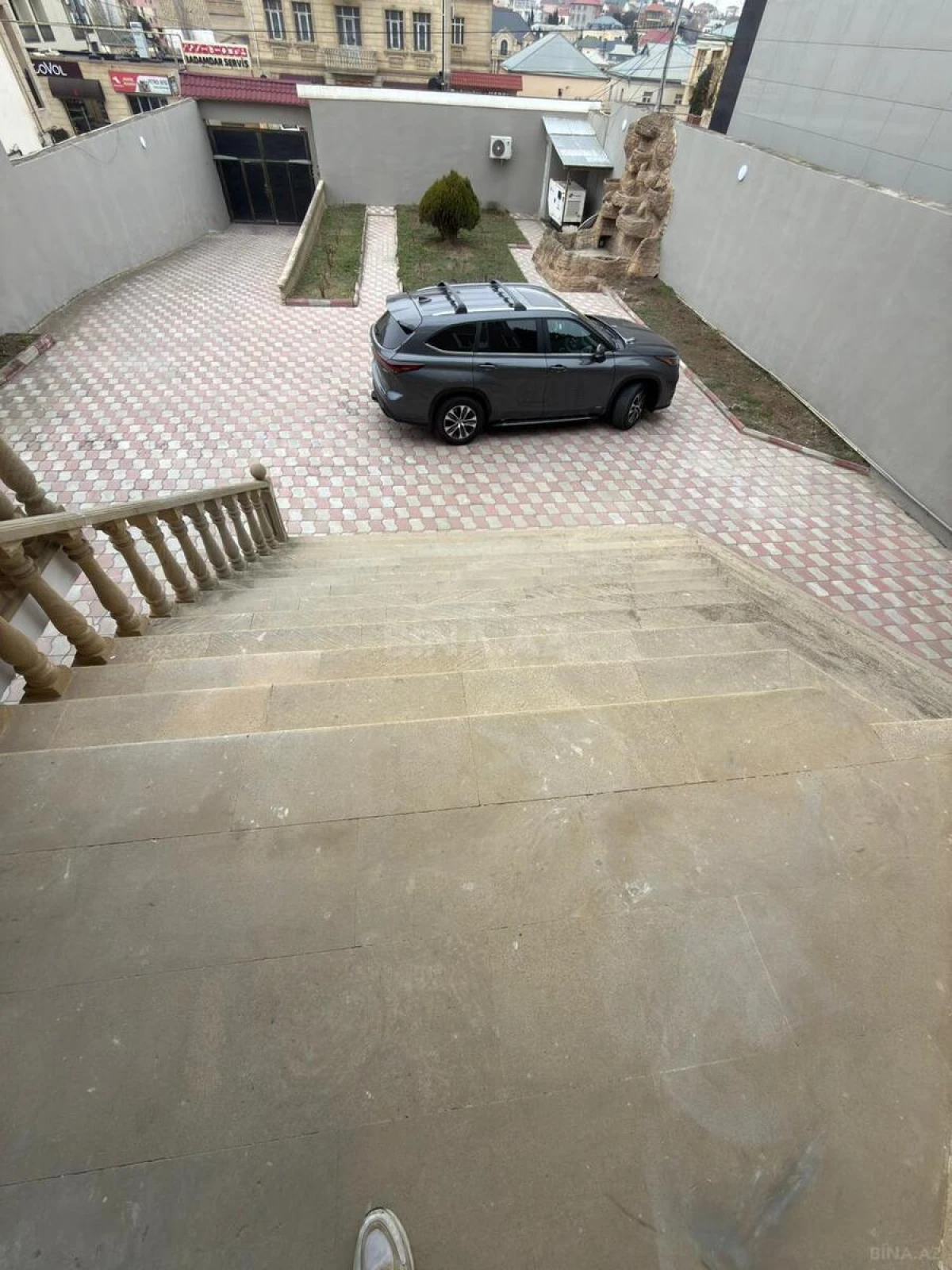 Kirayə verilir 6 otaqlı həyət evi 300 m²