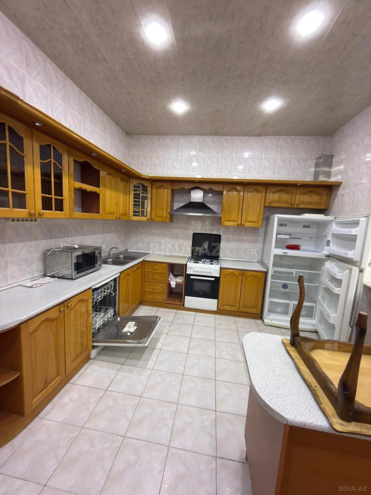 Kirayə verilir 6 otaqlı həyət evi 300 m²