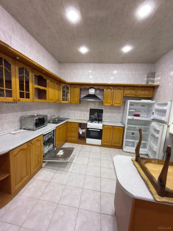 Kirayə verilir 6 otaqlı həyət evi 300 m²