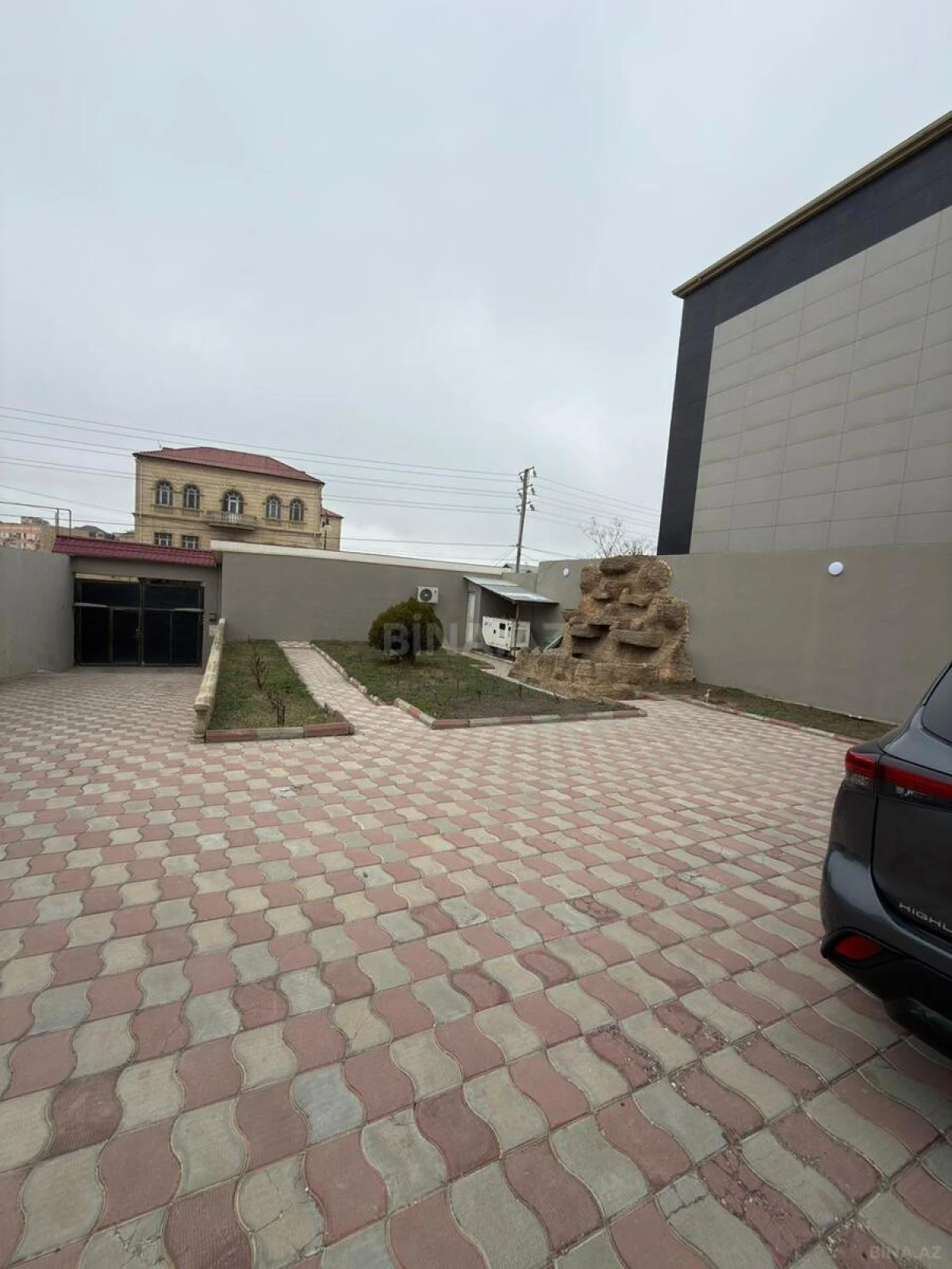 Kirayə verilir 6 otaqlı həyət evi 300 m²