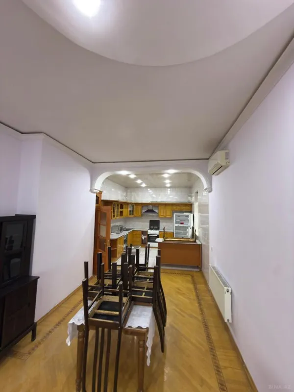 Kirayə verilir 6 otaqlı həyət evi 300 m²