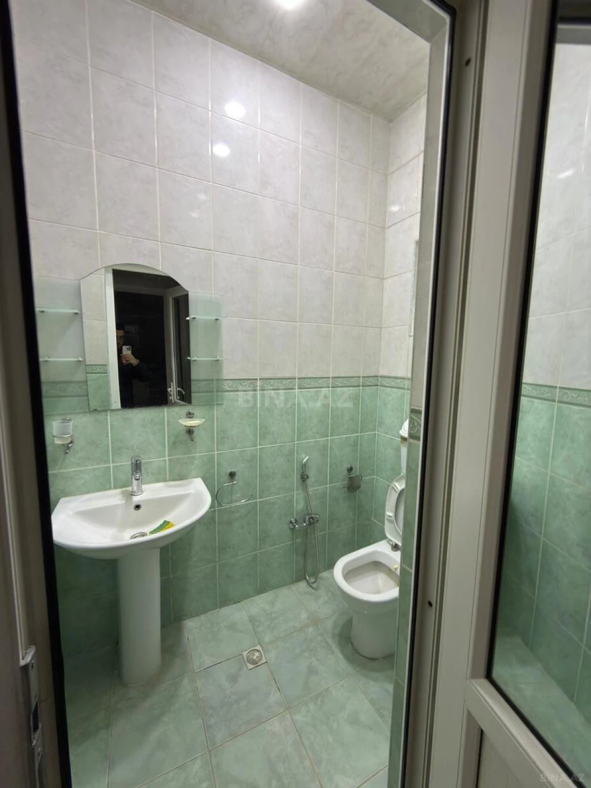 Kirayə verilir 6 otaqlı həyət evi 300 m²