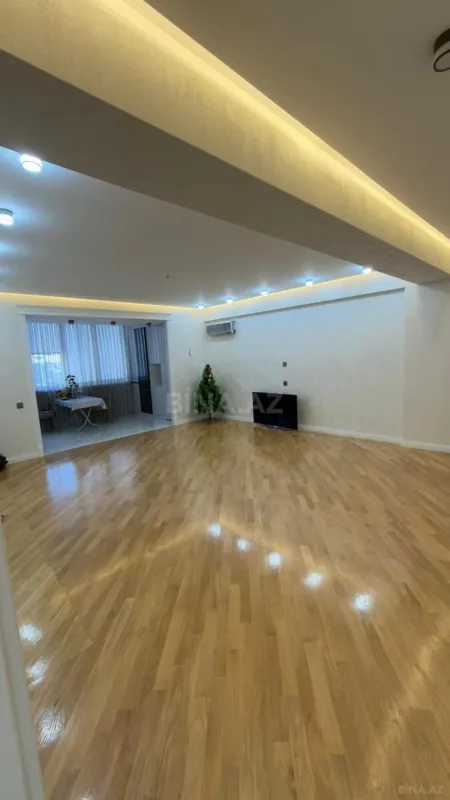 Satılır 3 otaqlı mənzil 105 m²