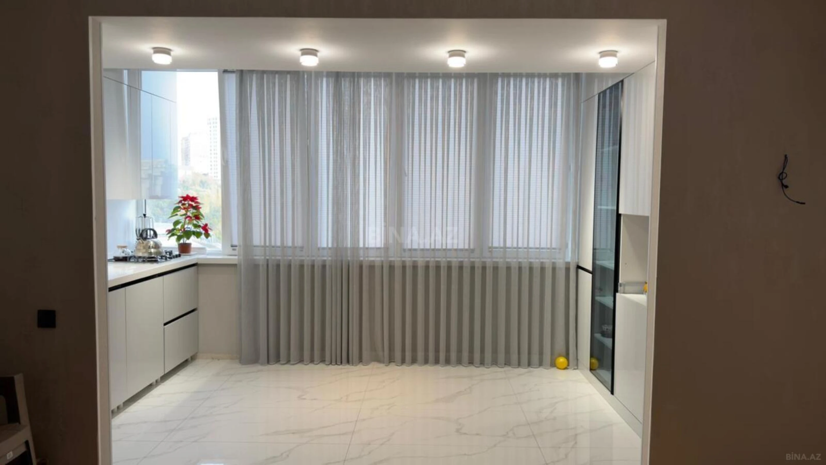 Satılır 3 otaqlı mənzil 105 m²