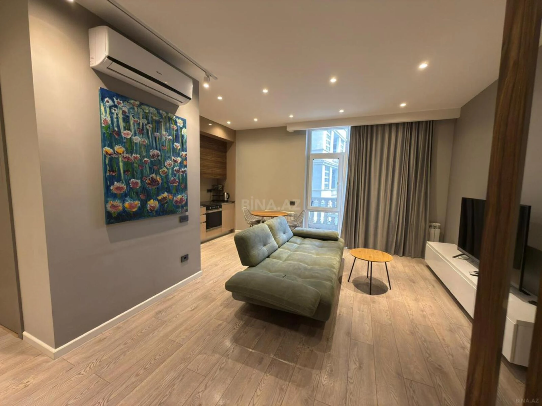 Satılır 3 otaqlı mənzil 104 m²