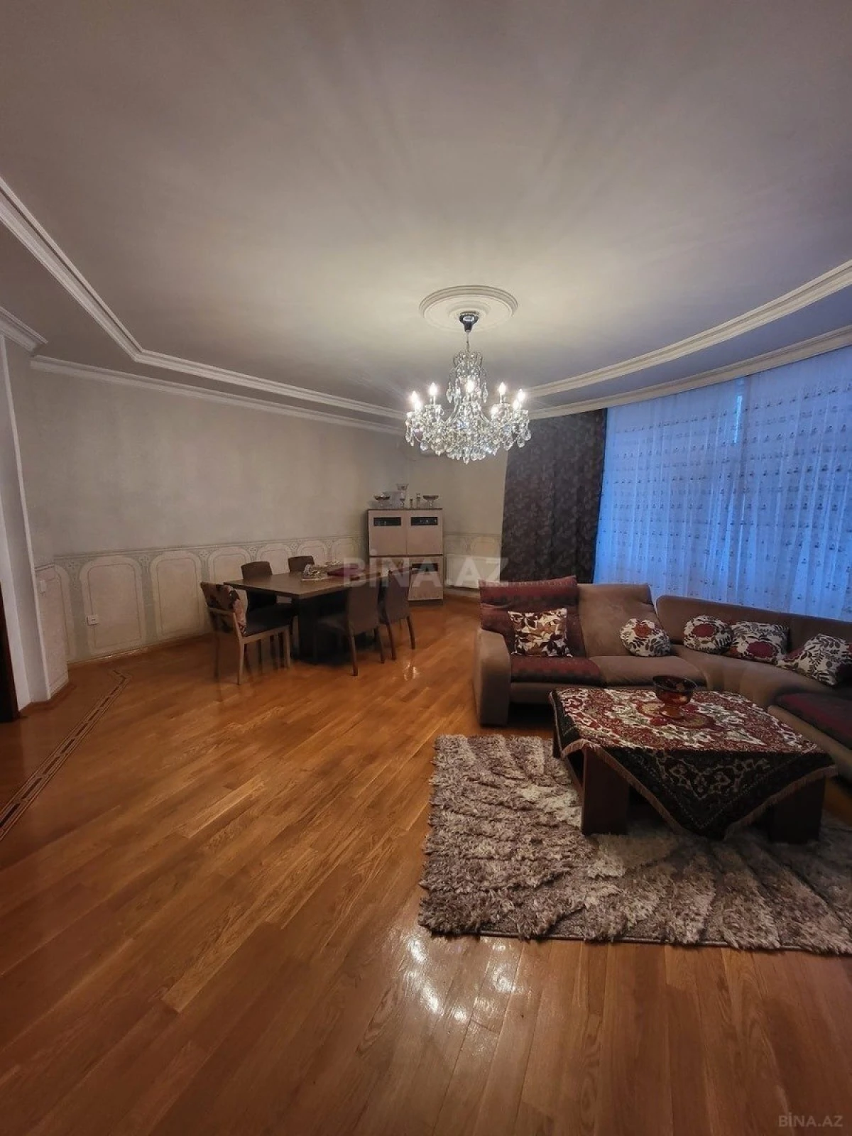 Satılır 4 otaqlı mənzil 200 m²