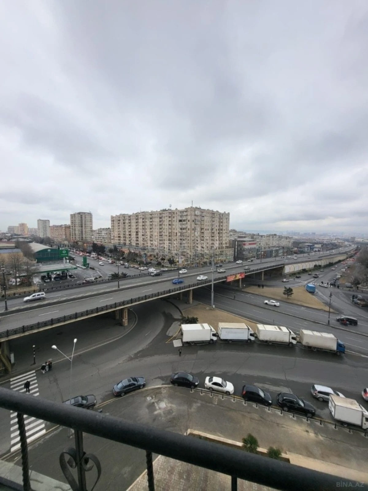 Satılır 4 otaqlı mənzil 200 m²