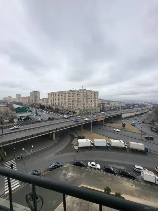 Satılır 4 otaqlı mənzil 200 m²