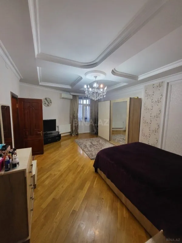Satılır 4 otaqlı mənzil 200 m²