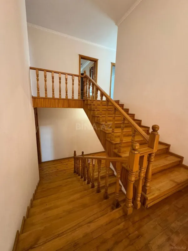 Satılır 11 otaqlı həyət evi 320 m²
