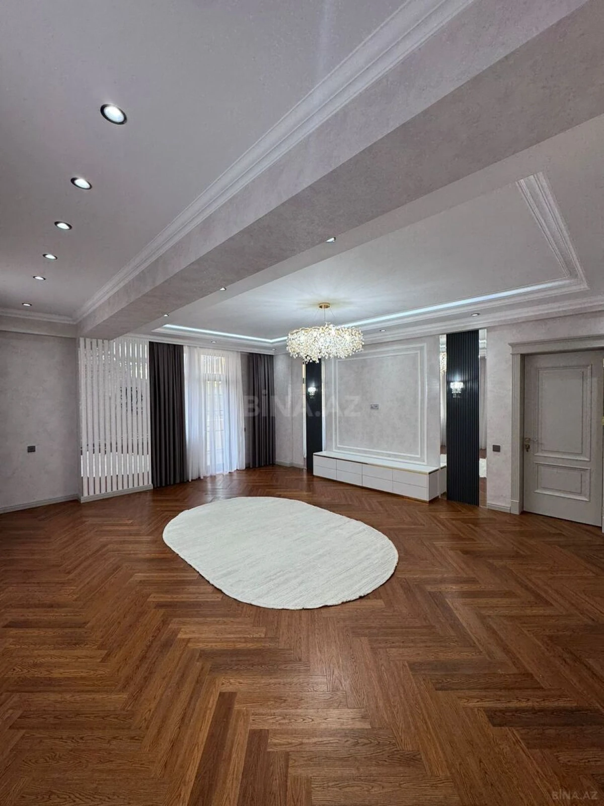 Satılır 3 otaqlı mənzil 141 m²