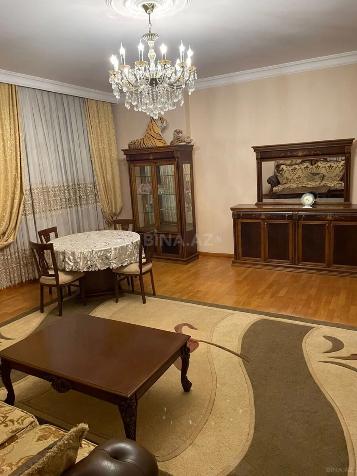 Kirayə verilir 3 otaqlı mənzil 150 m²