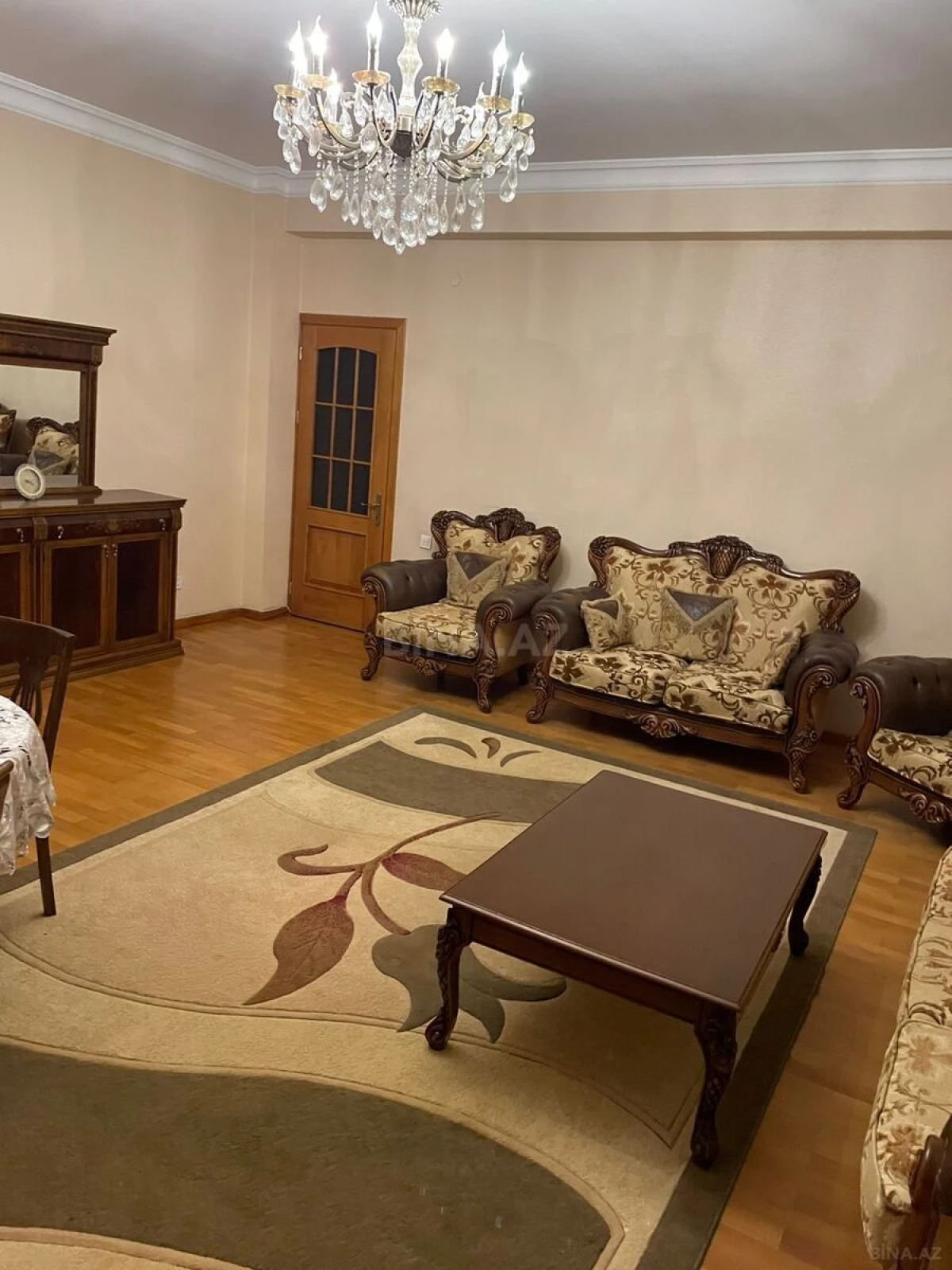 Kirayə verilir 3 otaqlı mənzil 150 m²