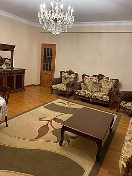 Kirayə verilir 3 otaqlı mənzil 150 m²