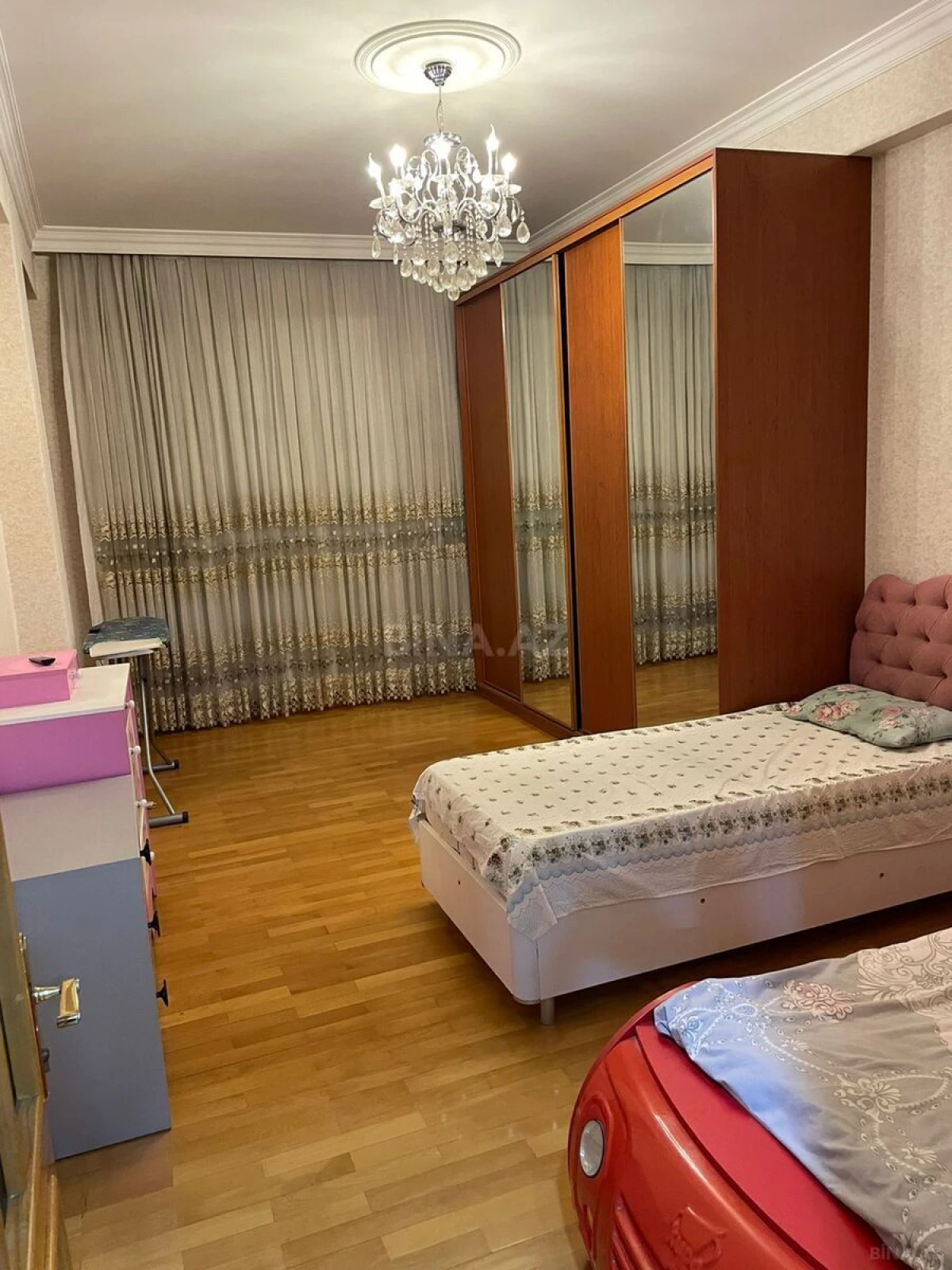 Kirayə verilir 3 otaqlı mənzil 150 m²