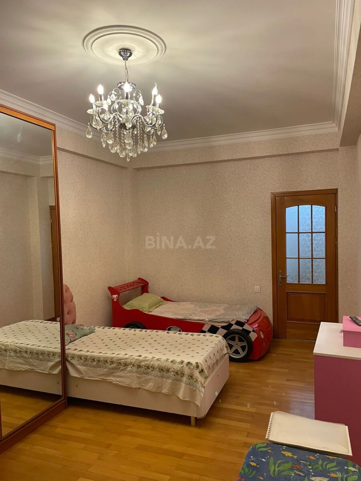 Kirayə verilir 3 otaqlı mənzil 150 m²