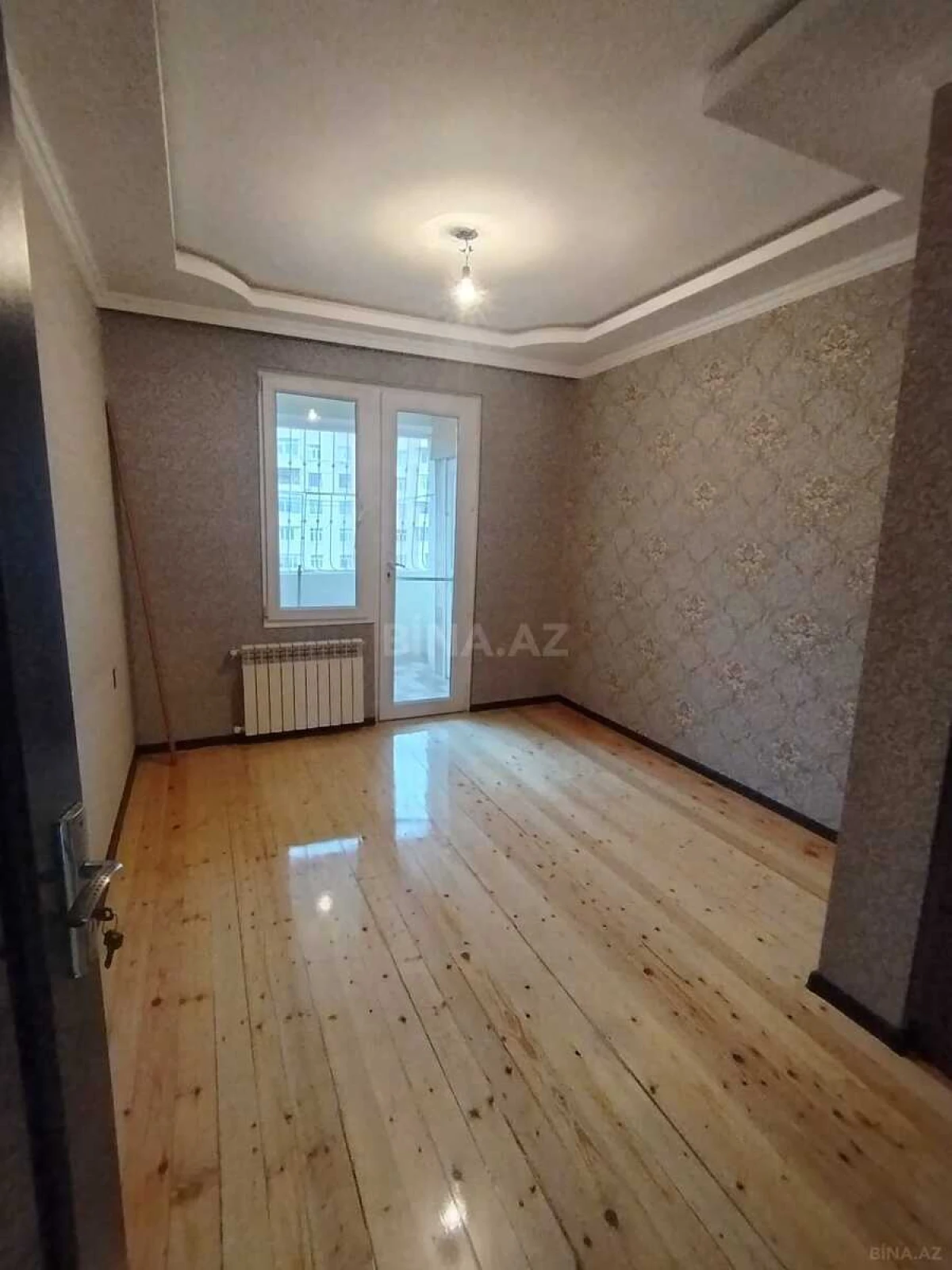 Satılır 5 otaqlı mənzil 120 m²