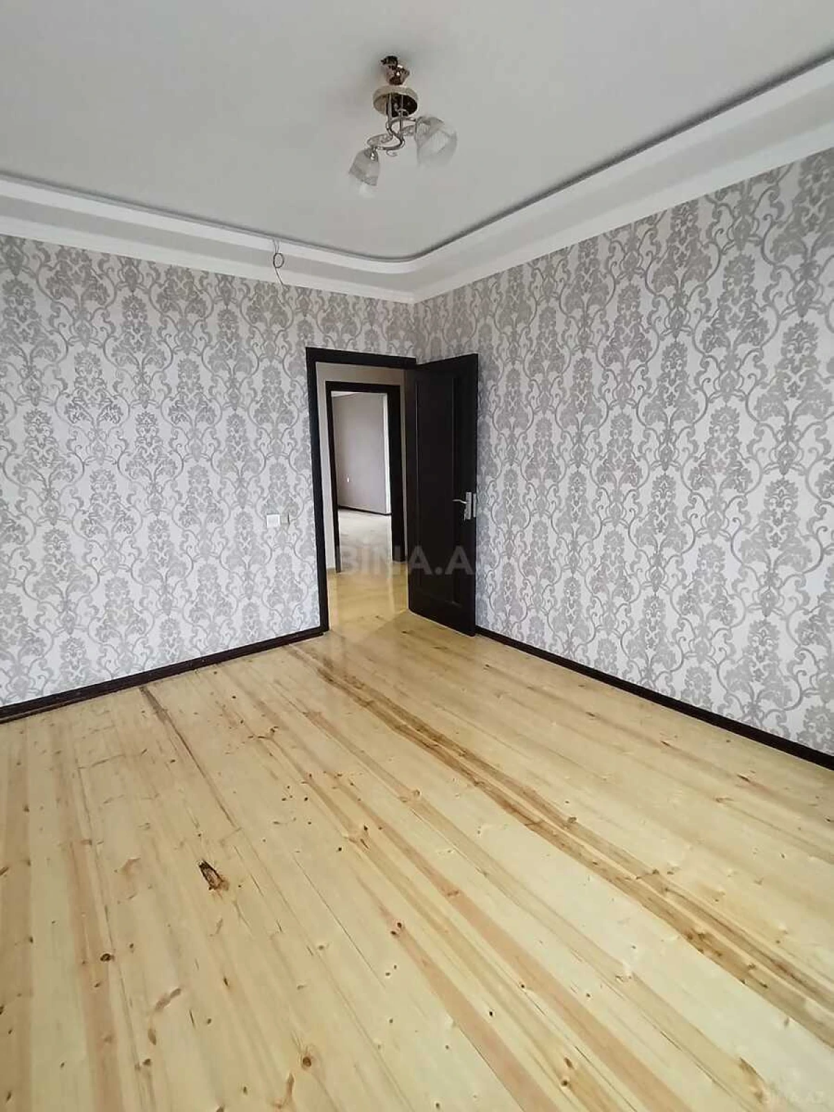 Satılır 5 otaqlı mənzil 120 m²