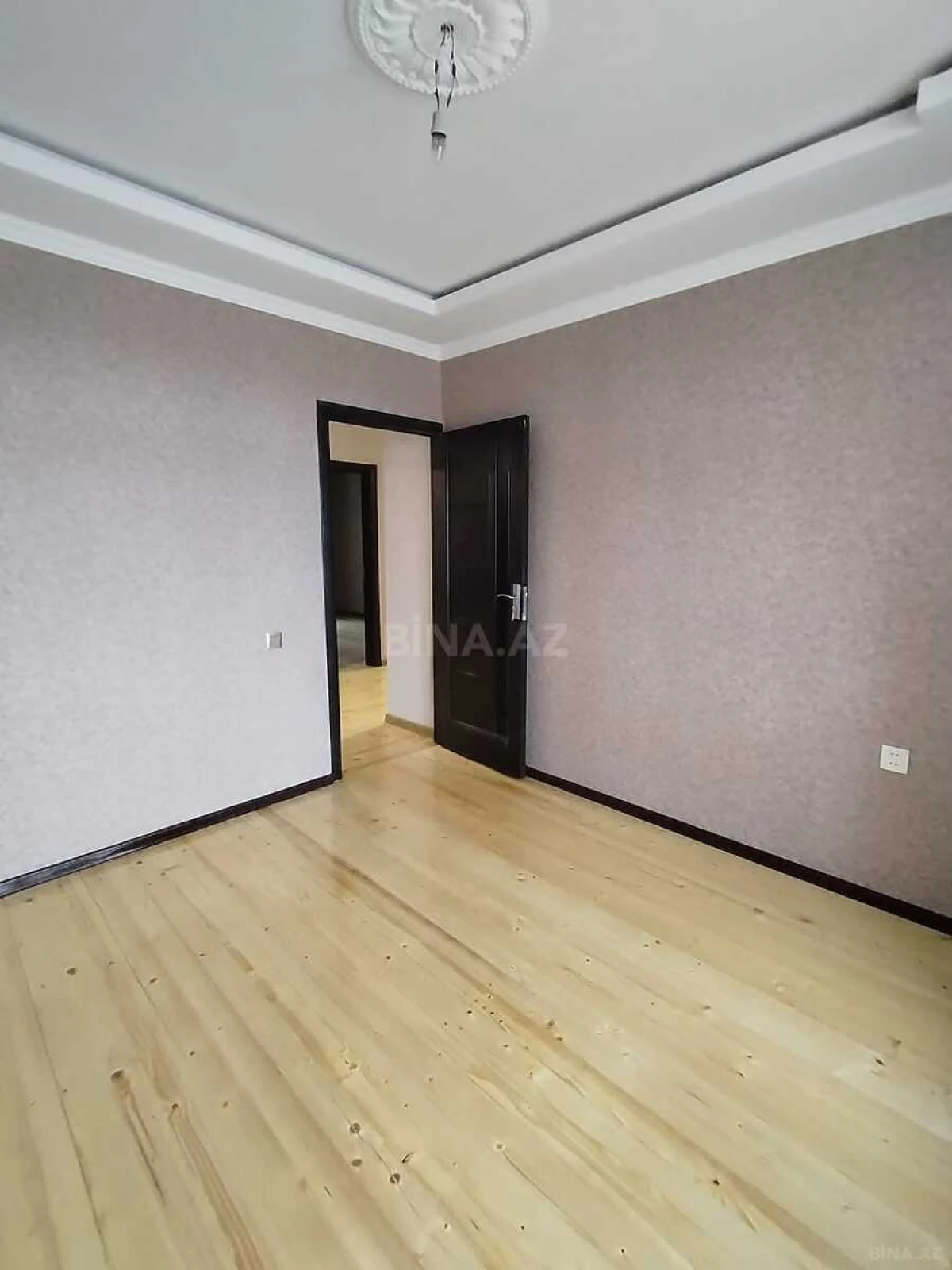 Satılır 5 otaqlı mənzil 120 m²