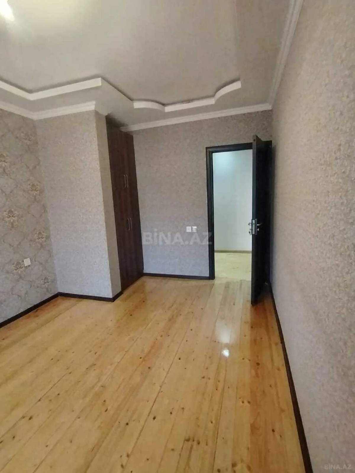 Satılır 5 otaqlı mənzil 120 m²