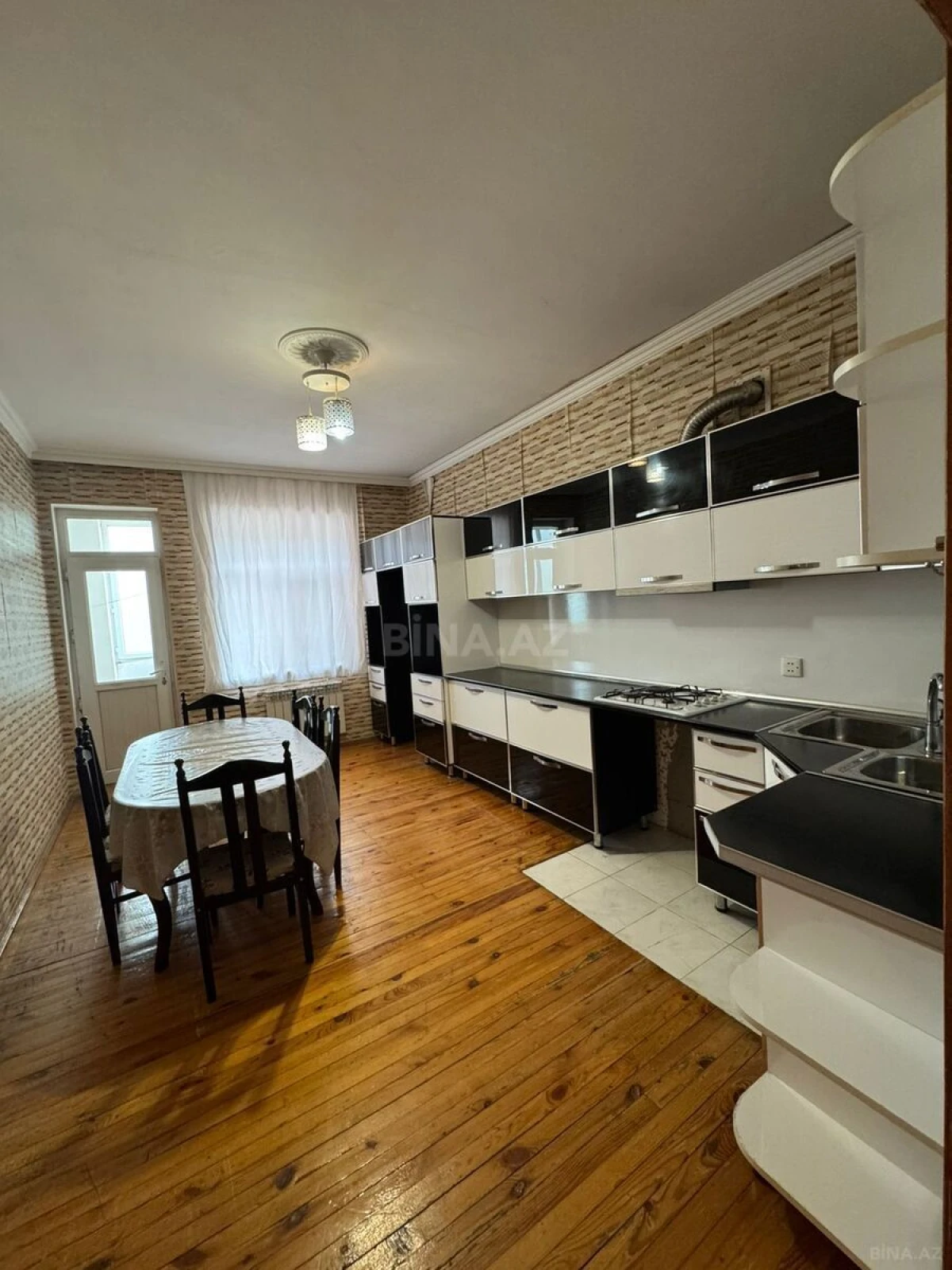 Kirayə verilir 6 otaqlı həyət evi 200 m²