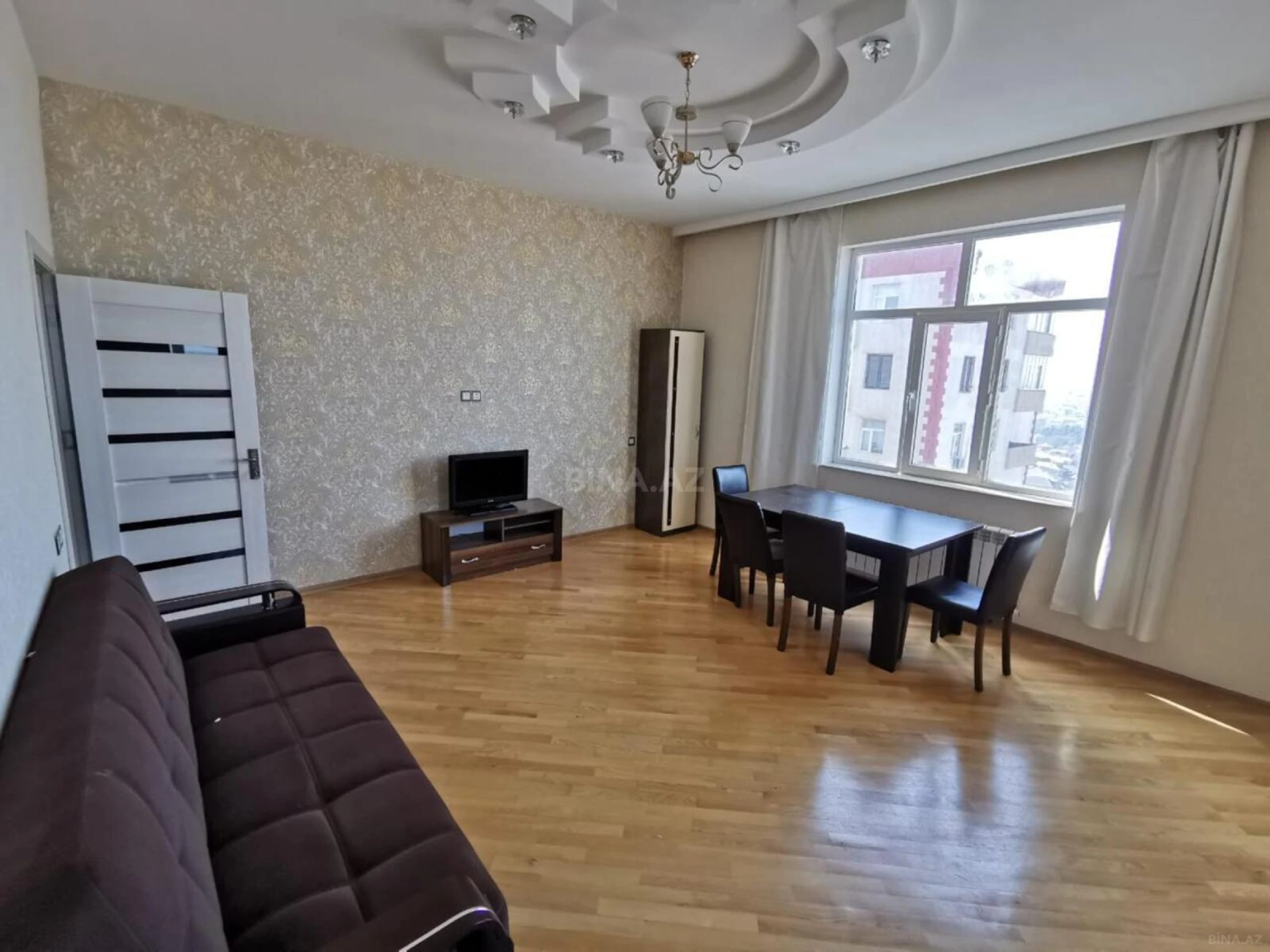 Kirayə verilir 2 otaqlı mənzil 90 m²