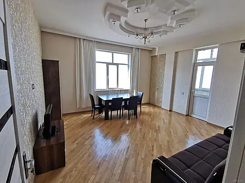 Kirayə verilir 2 otaqlı mənzil 90 m²