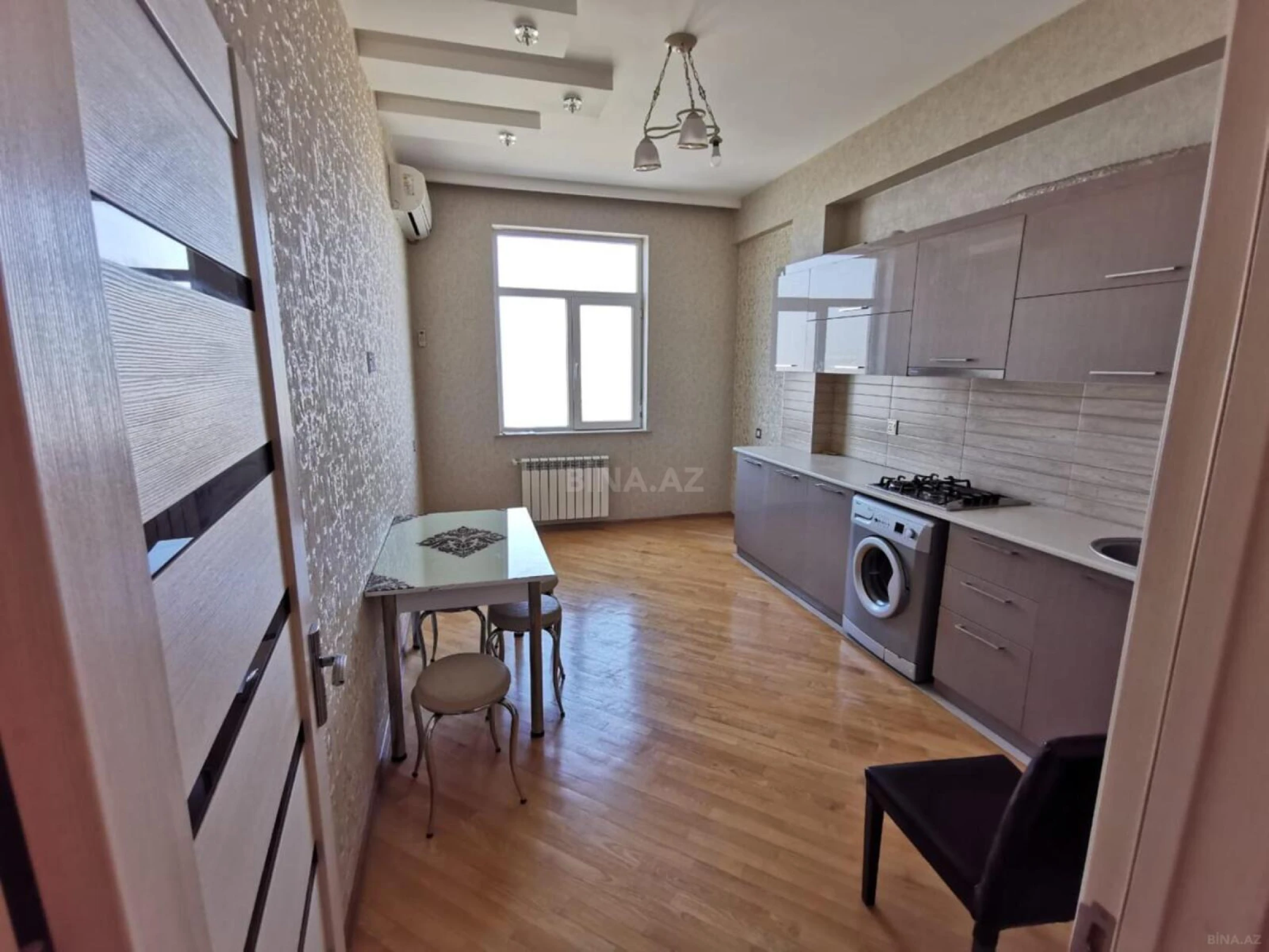 Kirayə verilir 2 otaqlı mənzil 90 m²