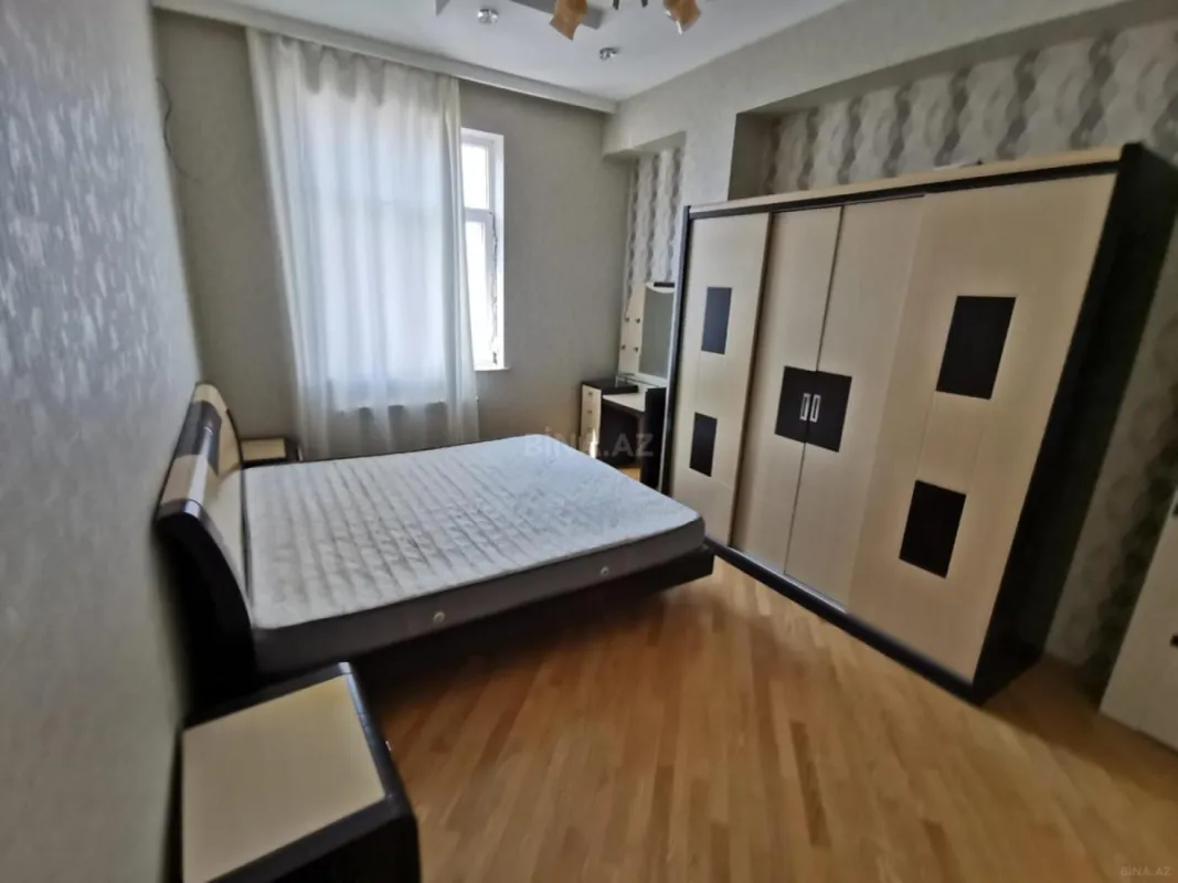 Kirayə verilir 2 otaqlı mənzil 90 m²