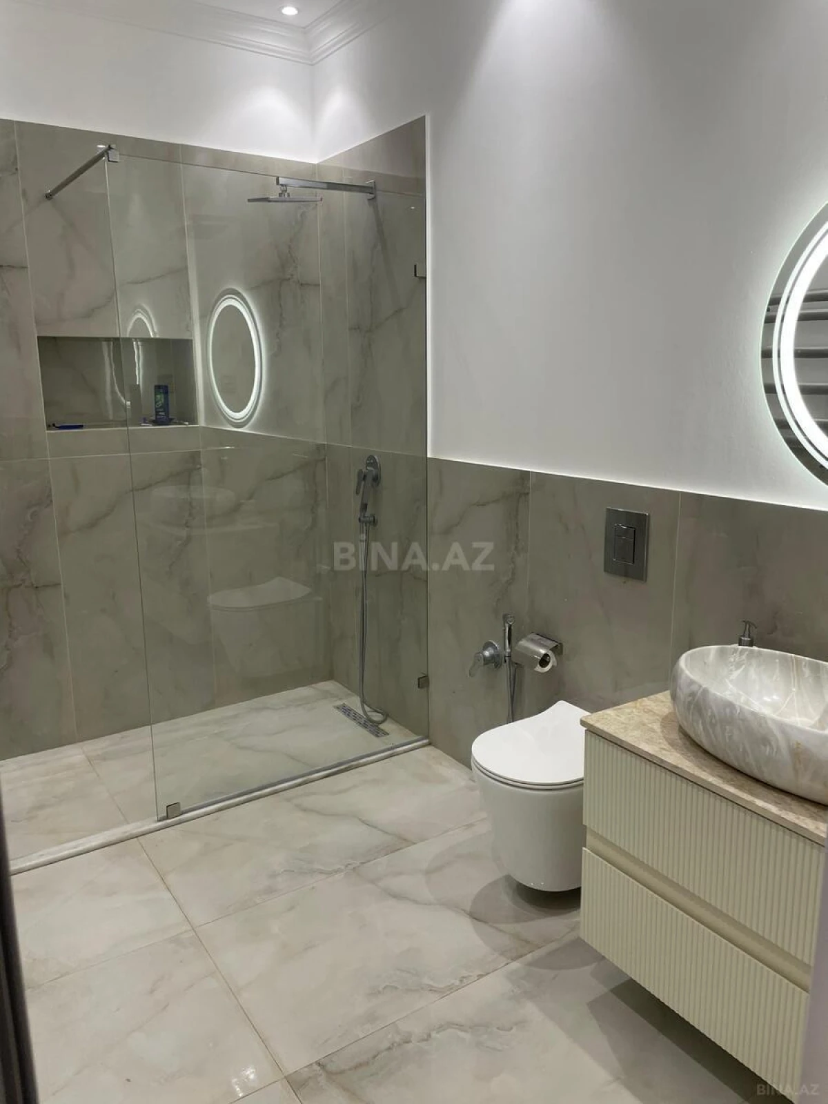 Kirayə verilir 2 otaqlı mənzil 75 m²