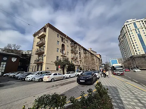 Satılır 3 otaqlı mənzil 105 m² — Bakı, Nizami 3 otaq 105.00 m²