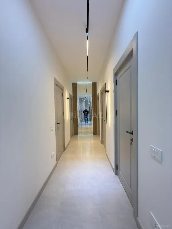 Satılır 4 otaqlı mənzil 142 m²