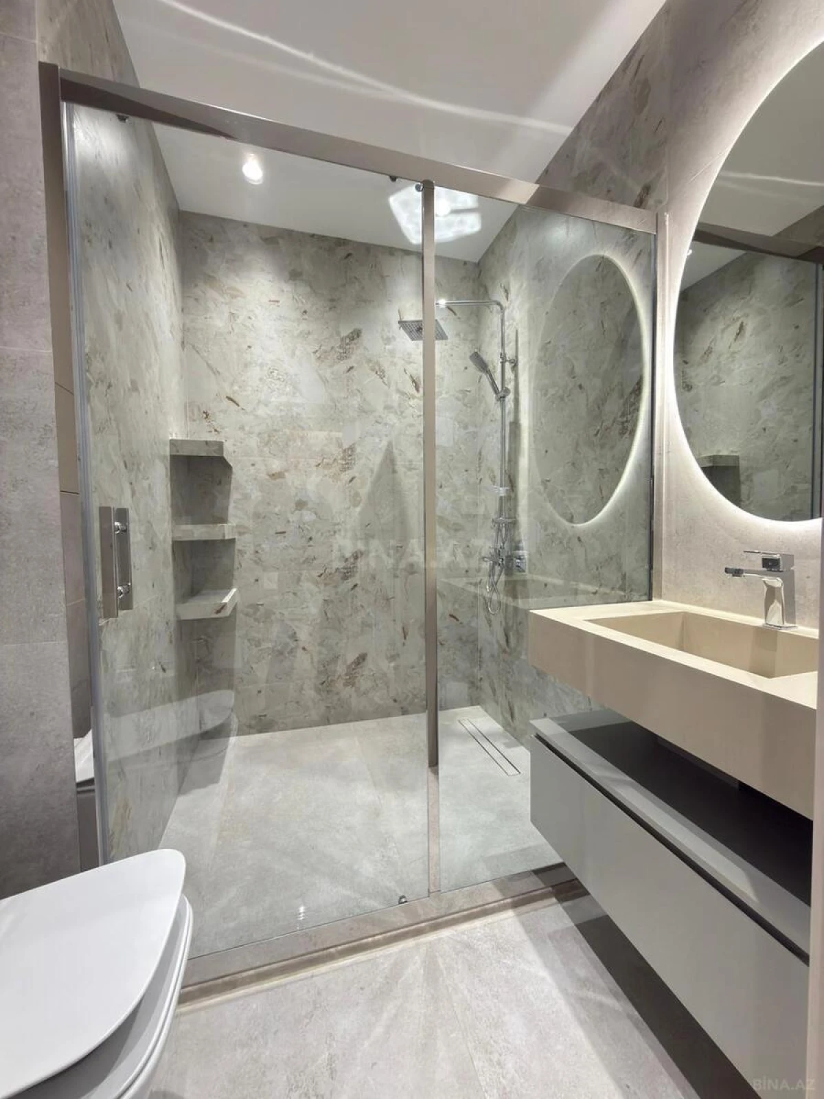 Satılır 4 otaqlı mənzil 142 m²