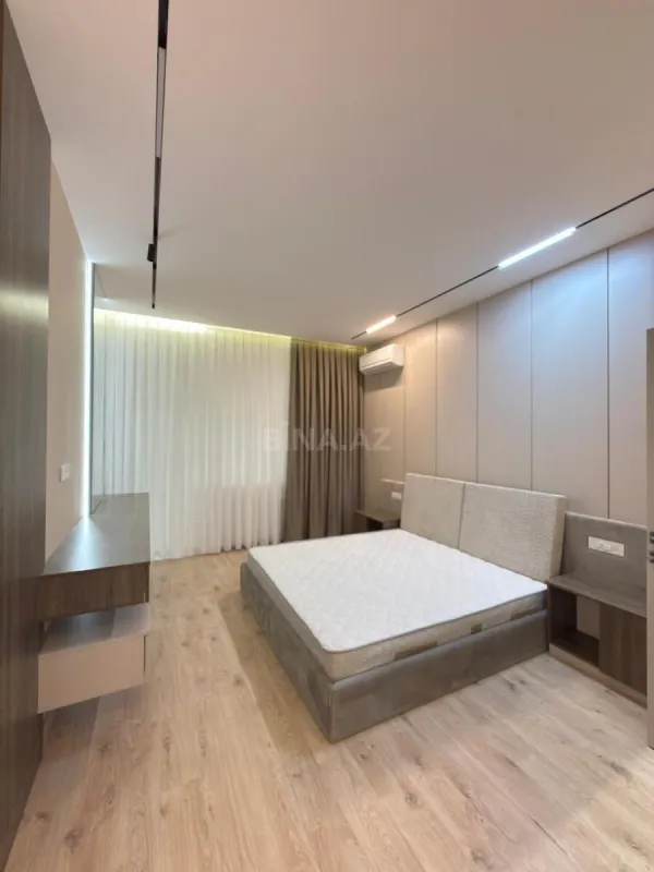 Satılır 4 otaqlı mənzil 142 m²