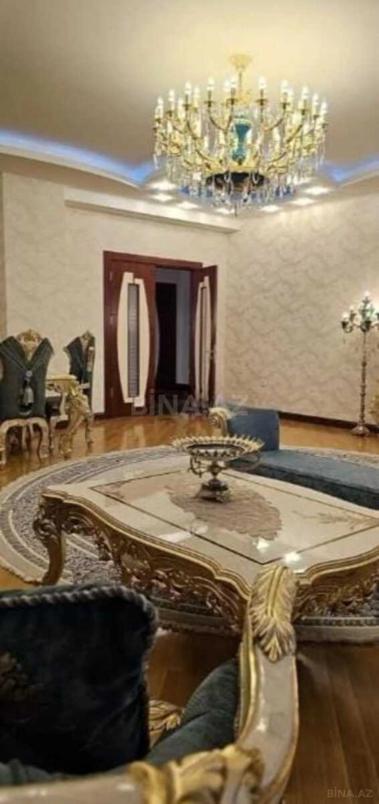 Satılır 4 otaqlı mənzil 240 m²