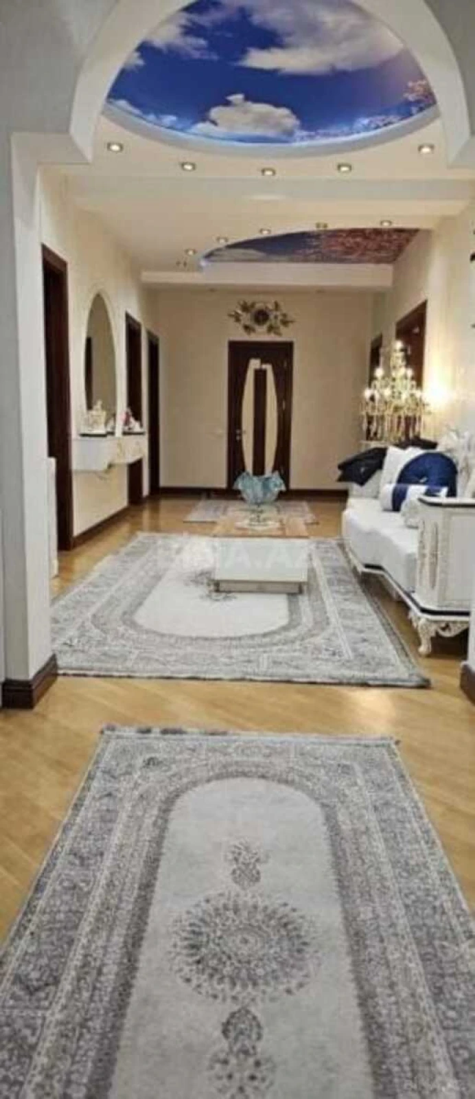 Satılır 4 otaqlı mənzil 240 m²
