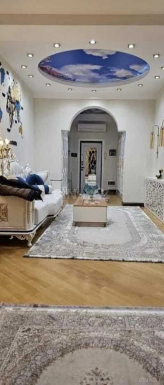 Satılır 4 otaqlı mənzil 240 m²