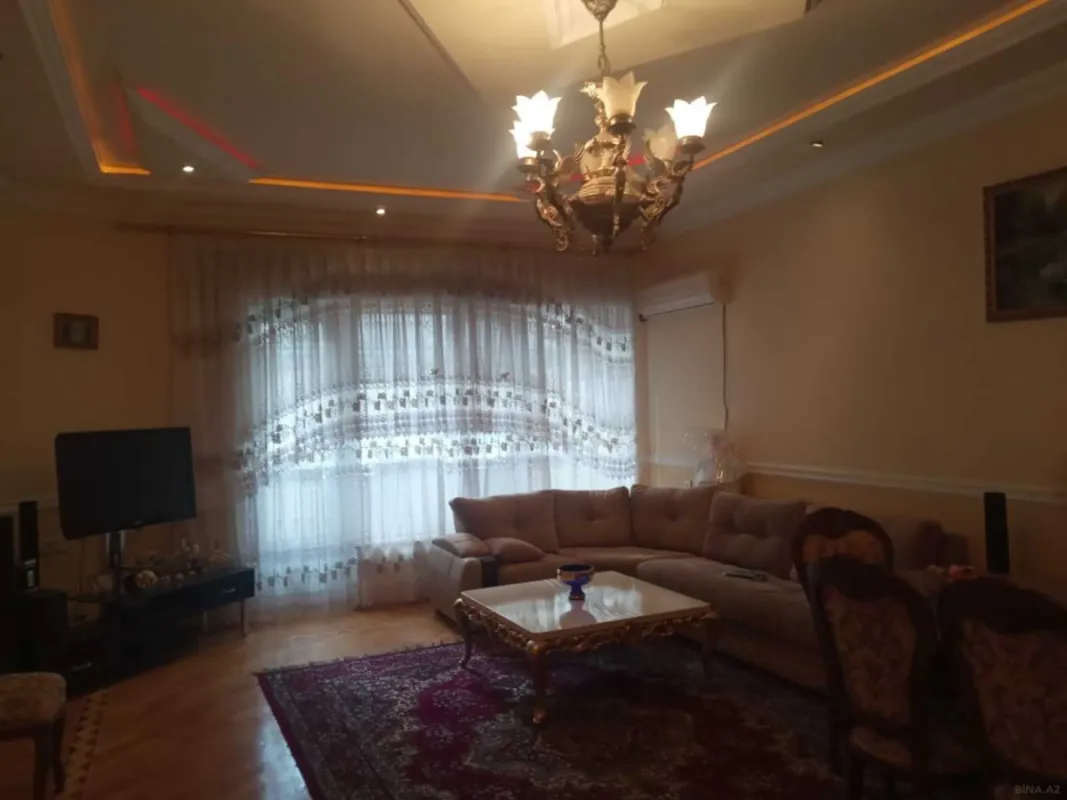 Satılır 5 otaqlı həyət evi 420 m²