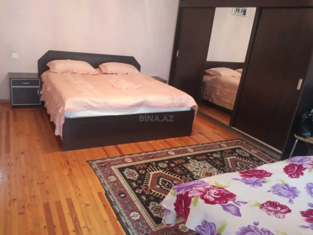 Satılır 5 otaqlı həyət evi 420 m²