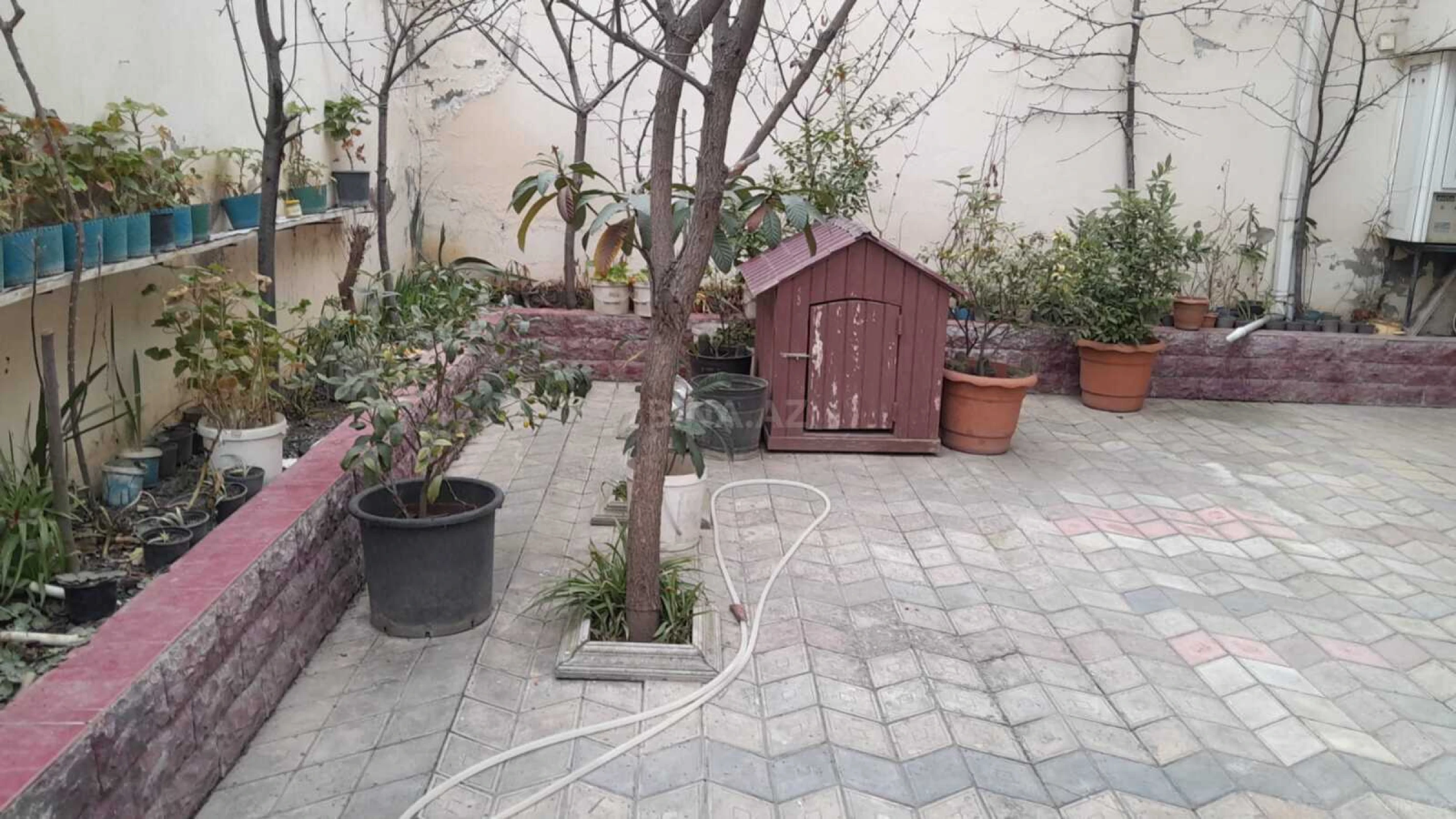 Satılır 5 otaqlı həyət evi 420 m²