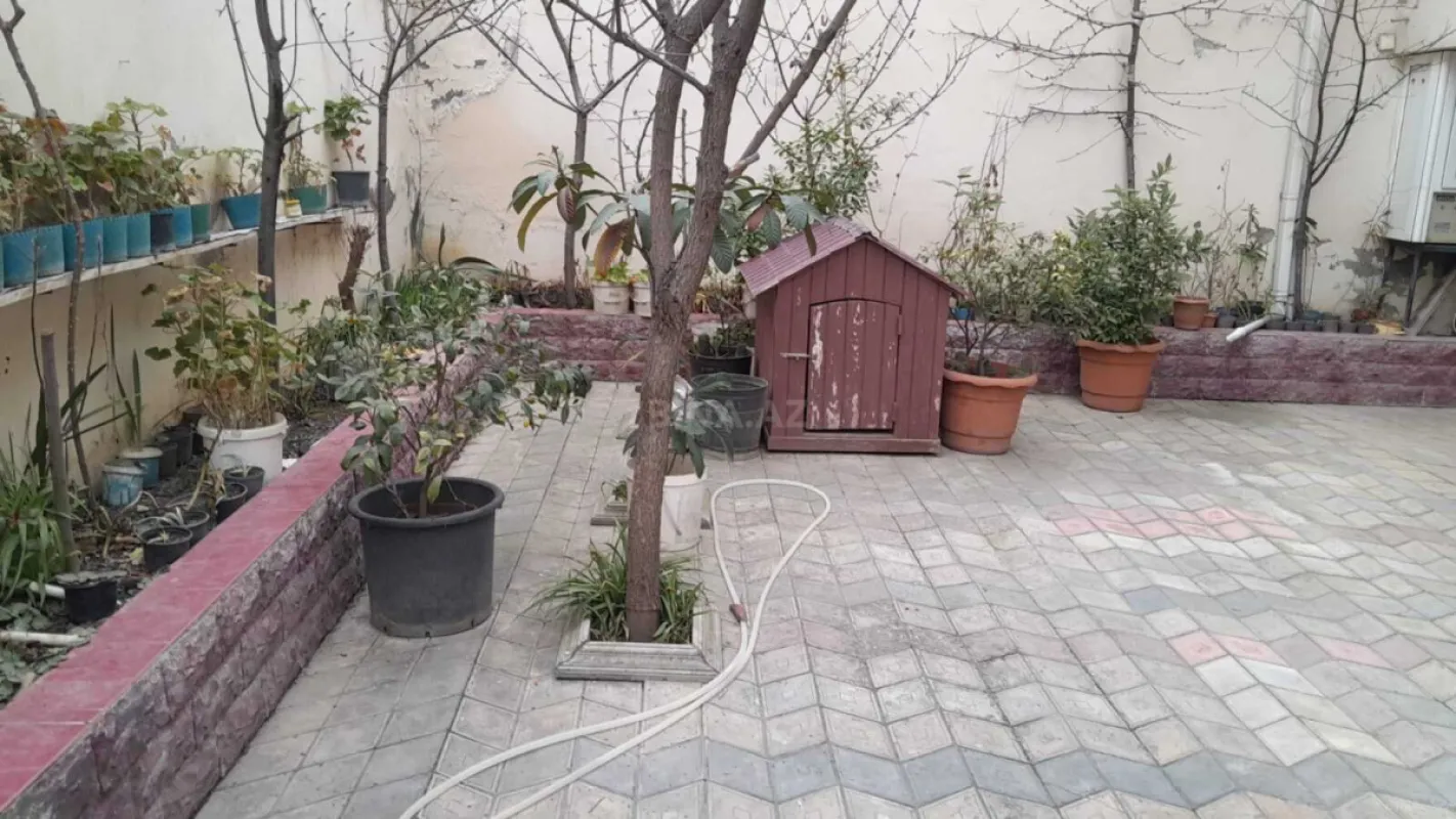 Satılır 5 otaqlı həyət evi 420 m²
