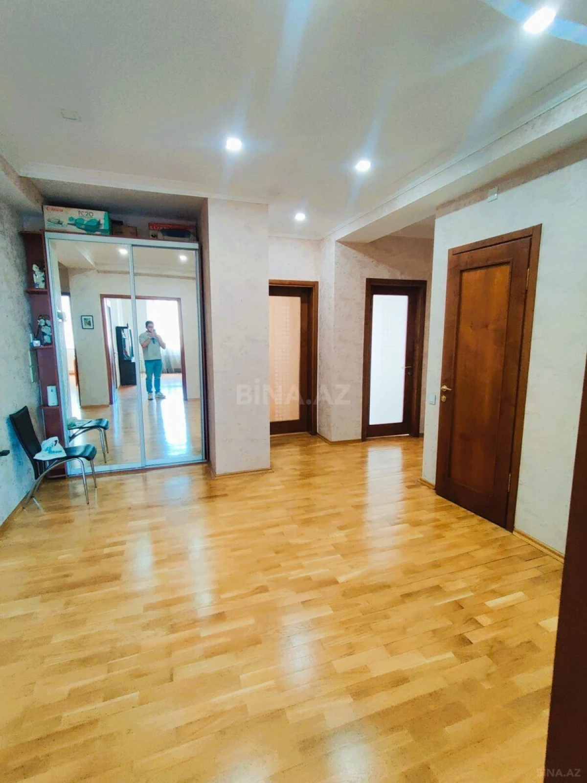 Kirayə verilir 3 otaqlı mənzil 150 m²