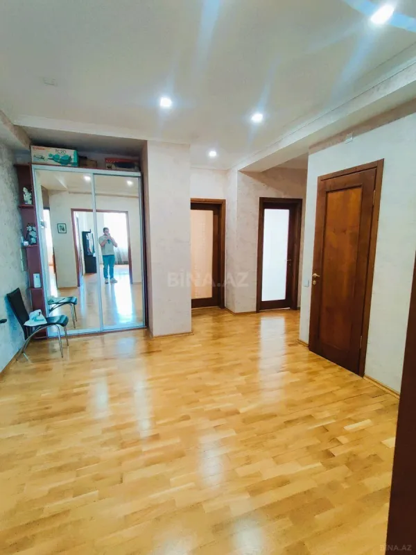Kirayə verilir 3 otaqlı mənzil 150 m²