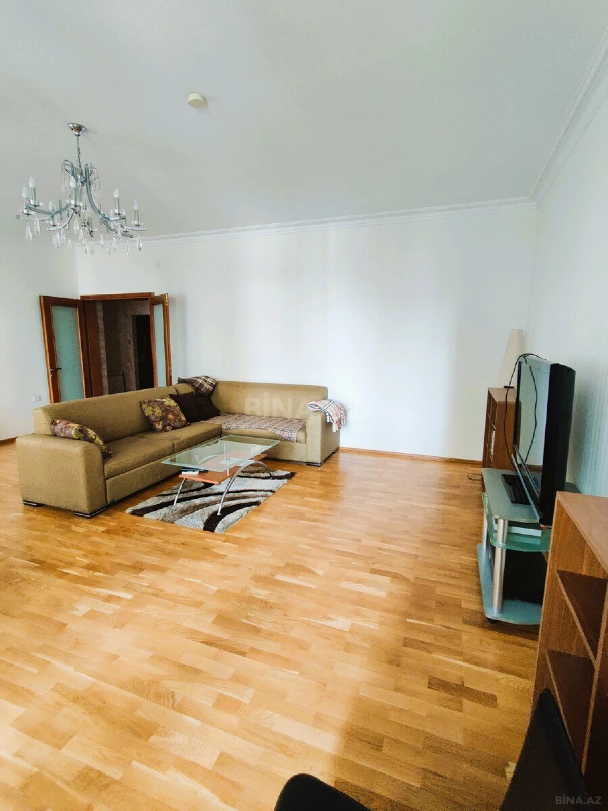 Kirayə verilir 3 otaqlı mənzil 150 m²
