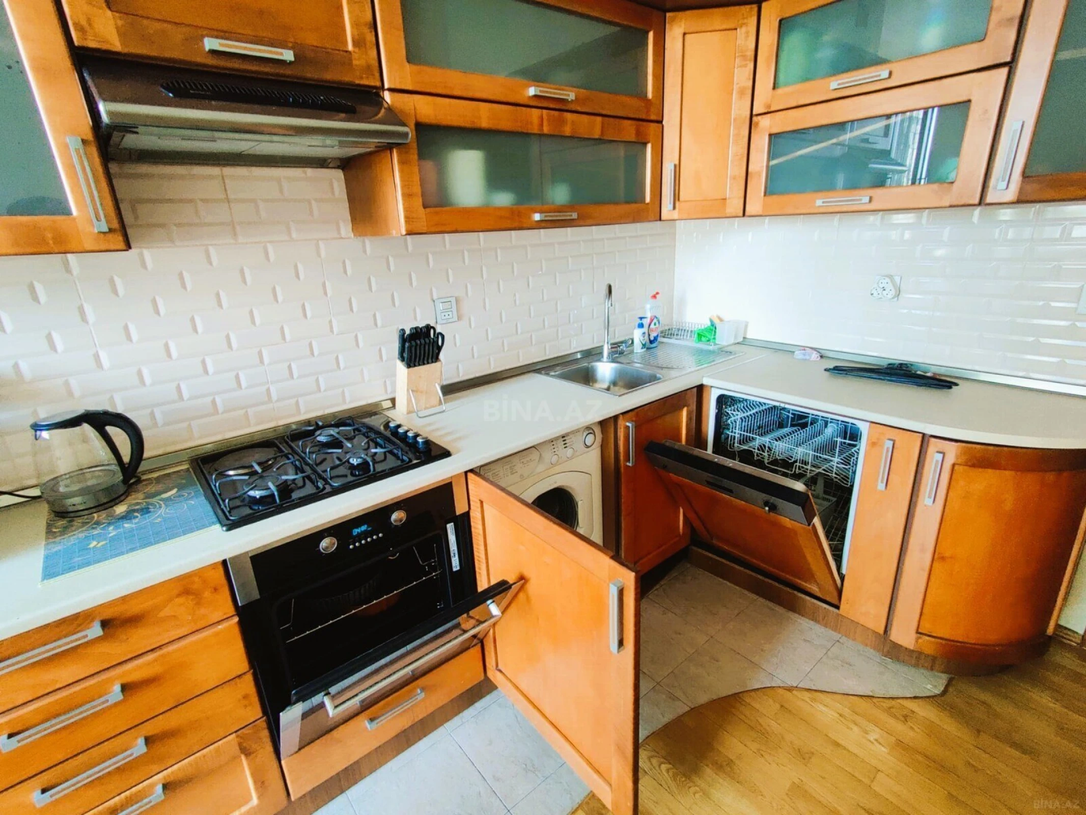 Kirayə verilir 3 otaqlı mənzil 150 m²