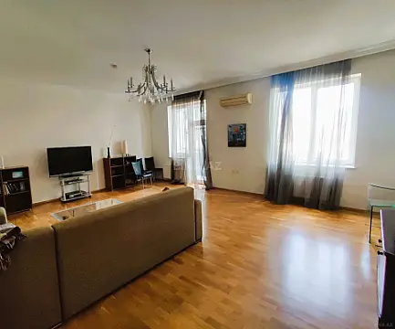 Kirayə verilir 3 otaqlı mənzil 150 m²