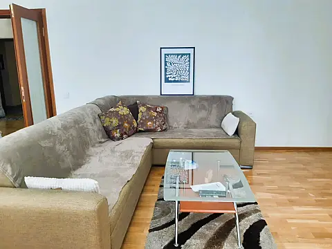 Kirayə verilir 3 otaqlı mənzil 150 m²