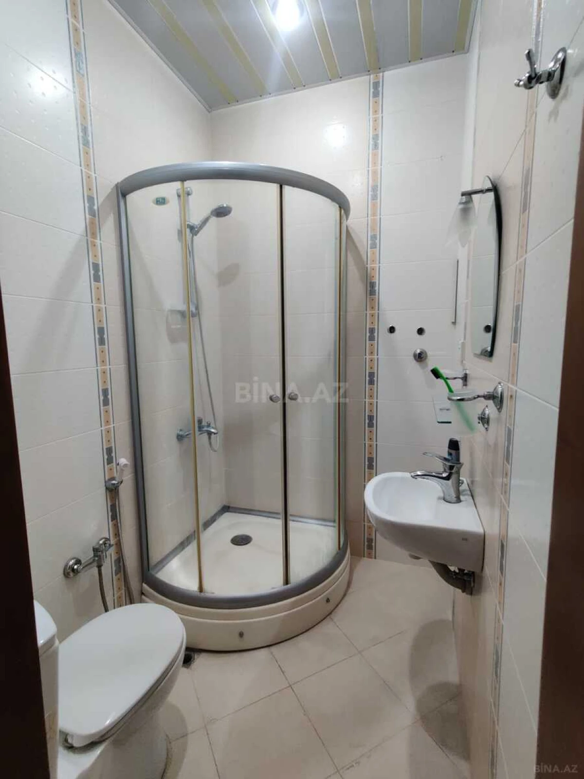 Kirayə verilir 3 otaqlı mənzil 150 m²