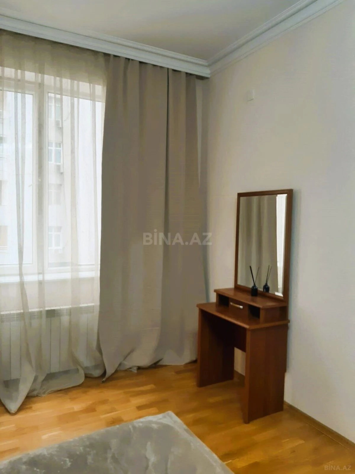 Kirayə verilir 3 otaqlı mənzil 150 m²