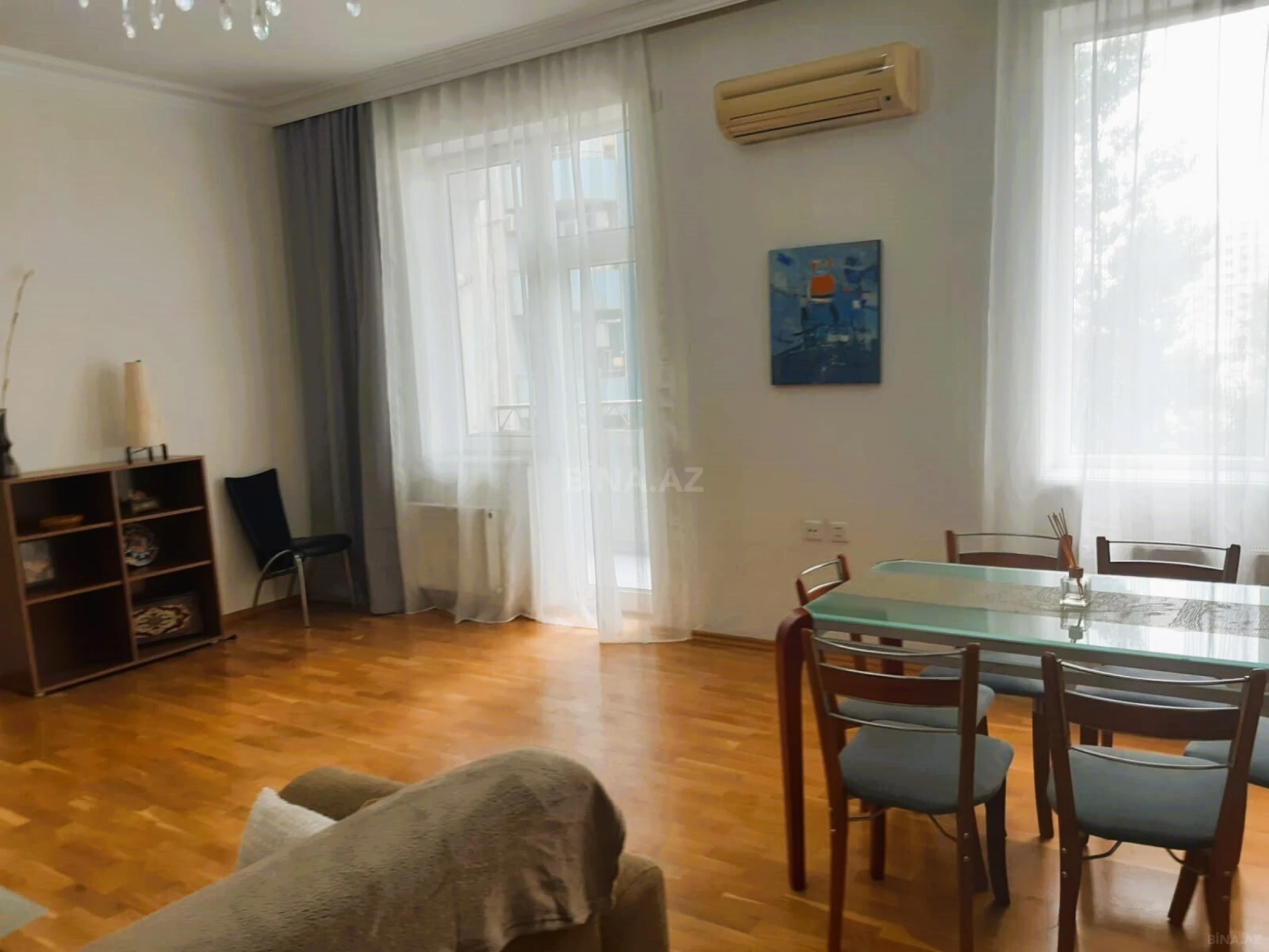 Kirayə verilir 3 otaqlı mənzil 150 m²